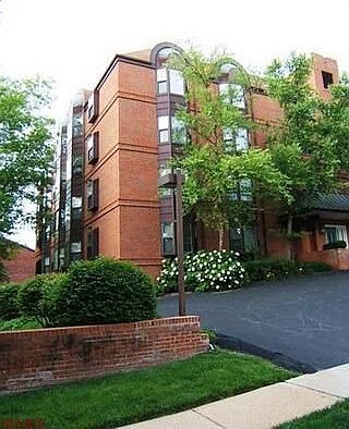 1st image of 415 W Jefferson Ave APT 402