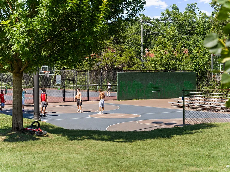 39th St NW — Photo 23