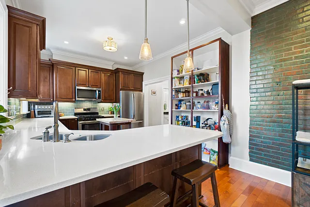 515 Boissevain Ave — Photo 7