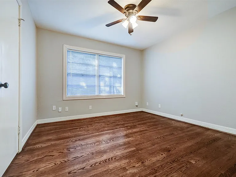 1946 Norcrest Dr — Photo 11