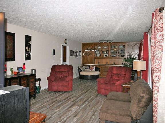 4th image of 5110 Thornhill Ln