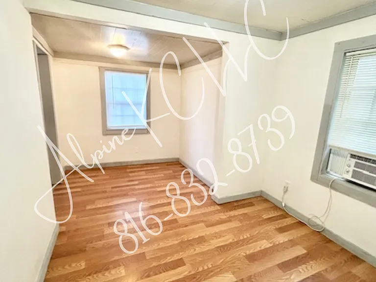 210 W Mill St — Photo 8