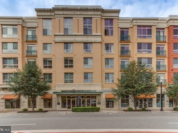 2200 N Westmoreland St Unit 218, Arlington, VA 22213