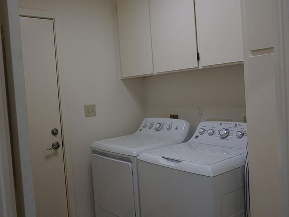 5th image of 335 Sutton Cir