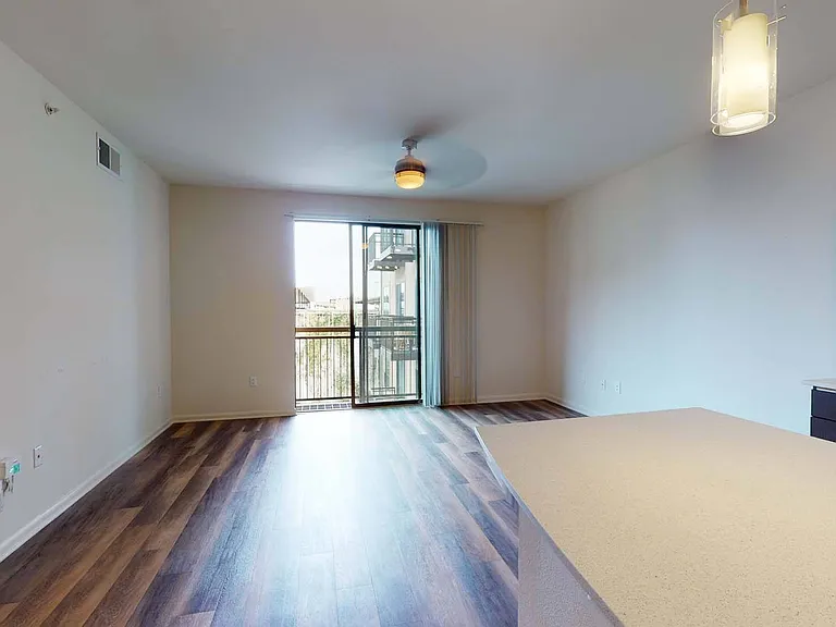 Residences at the Domain — Photo 72