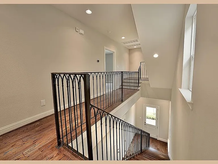215 Willow St — Photo 14
