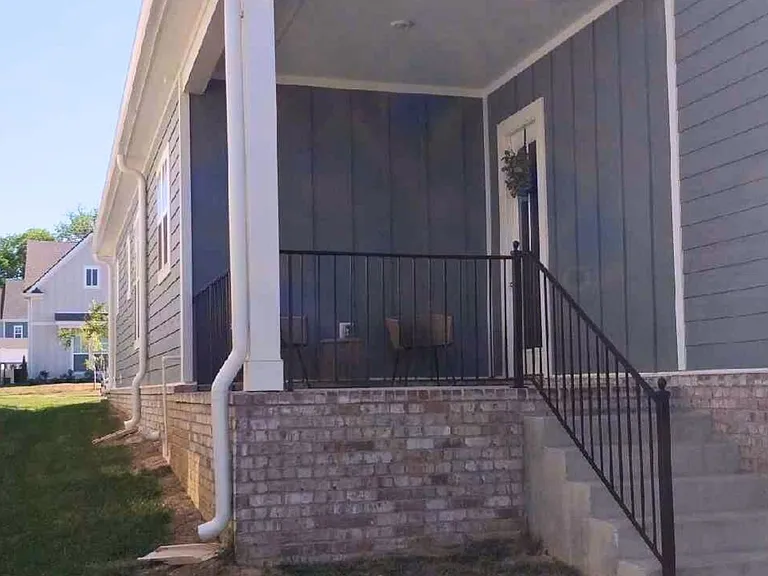708 Goswell Dr — Photo 23