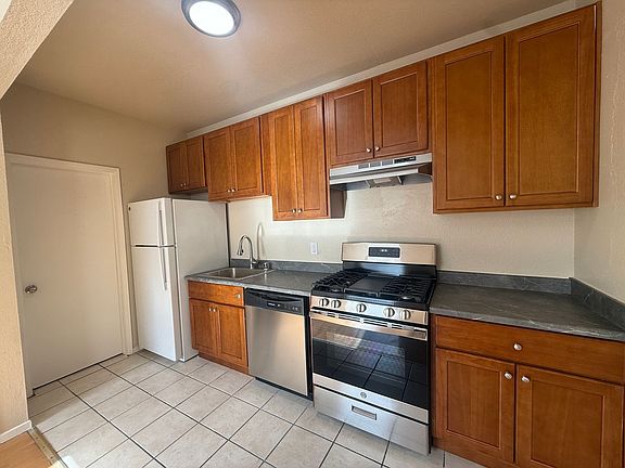 3rd image of 629 E 19th St #101-306