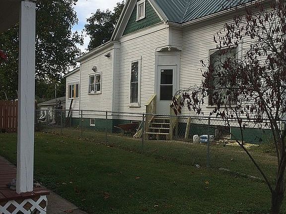 Side entrance to dining room
