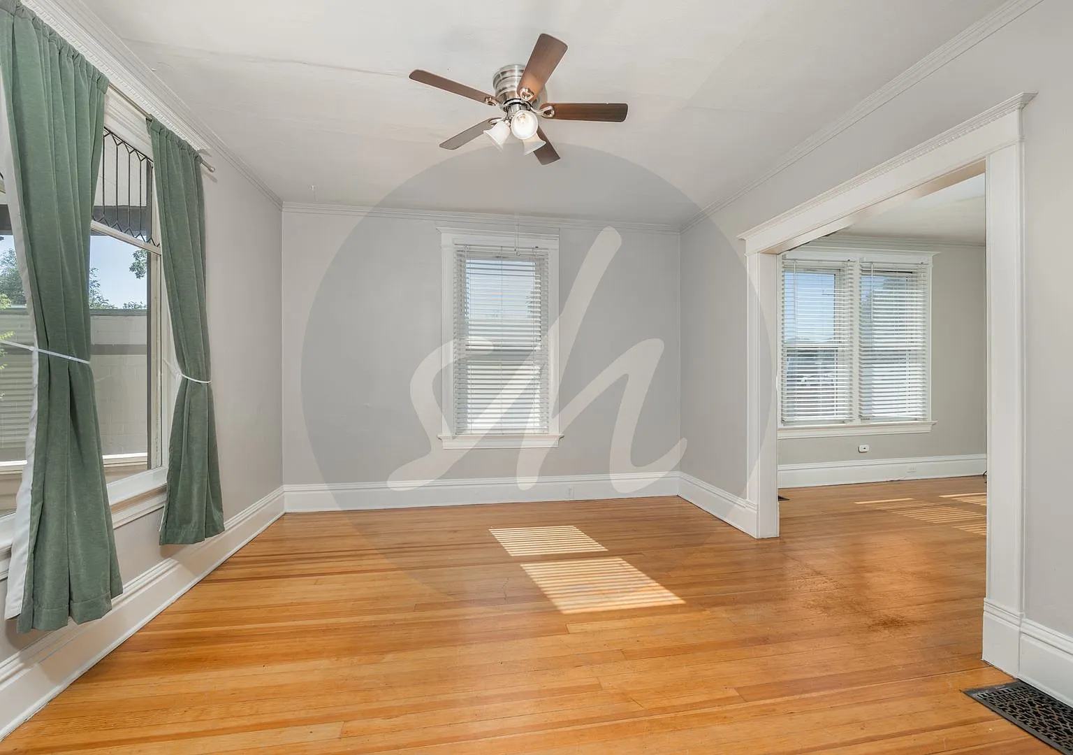 Charming Bungalow in Desirable OCC — Photo 3
