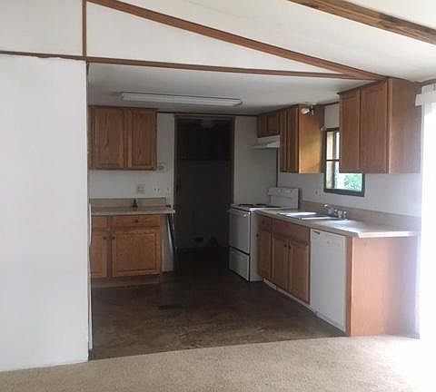4th image of 111 Shady Acres Ln