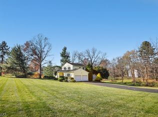 5 Harcourt Ln, Basking Ridge, NJ 07920