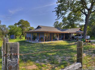 4814 Waterwood Pass Dr, Elmendorf, TX 78112