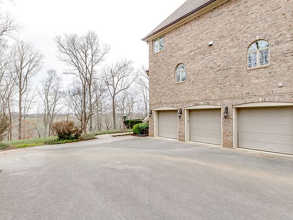 5th image of 723 Stone Bluff Ct