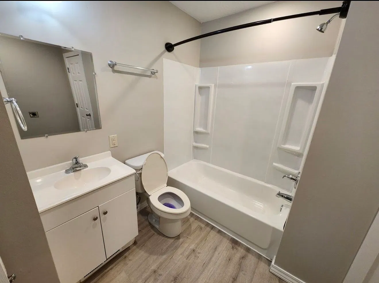 3 bed, 812 sqft, $1,200 — Photo 3