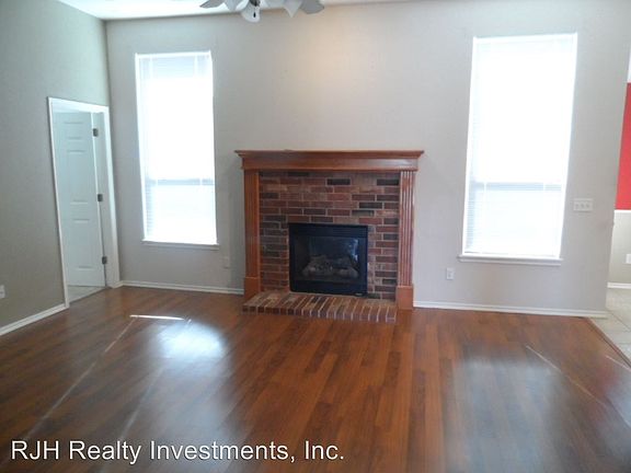 5th image of 605 Hedgewood Dr