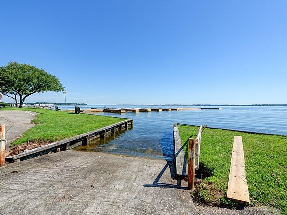 2nd image of 38 Regency Point