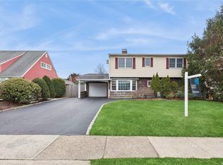180 Blueberry Ln, Hicksville, NY 11801