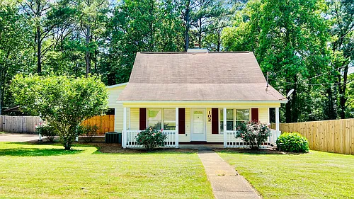 102 Pinewood Dr Photo 1