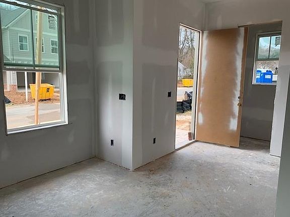 4th image of 421 Frasier St SE