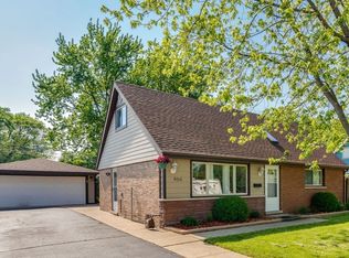 9016 Windsor Ln, Bridgeview, IL 60455