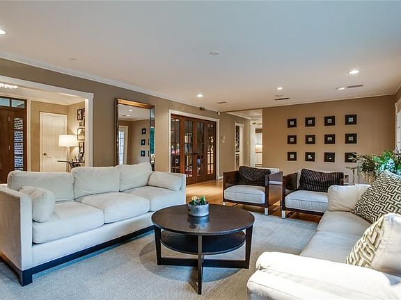 5th image of 5711 Berkshire Ln