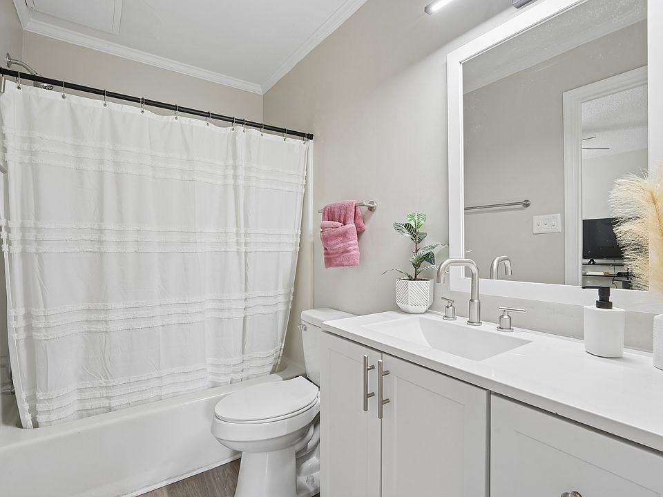 1BR Bathroom Platinum