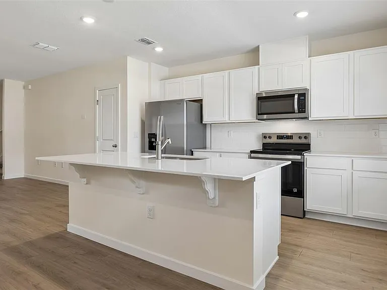 16570 Barbours Creek Way — Photo 8