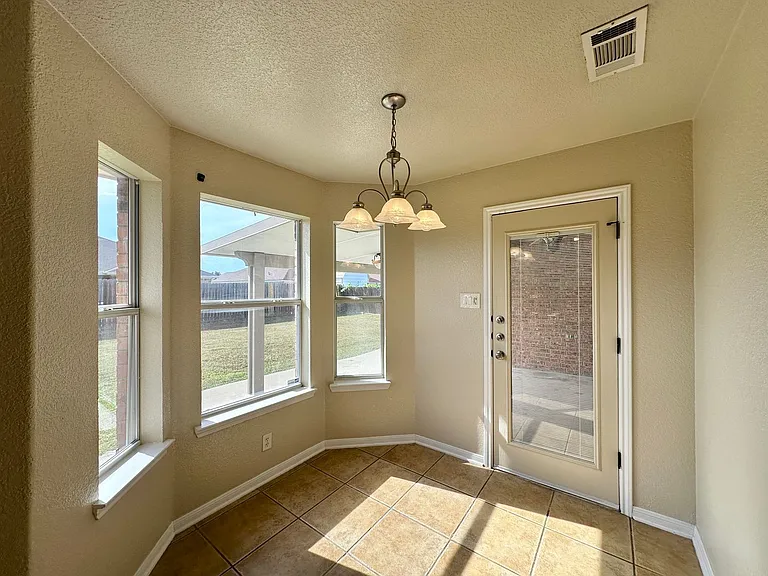 2601 Lavender Ln — Photo 12
