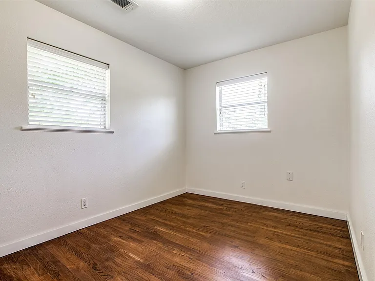 235 Live Oak St — Photo 18