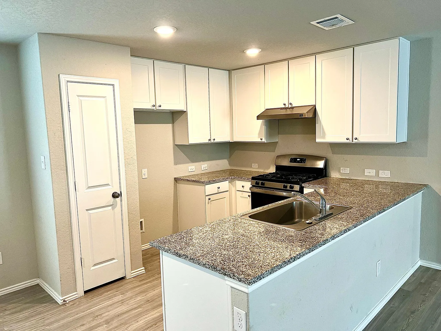 3 bed, 1450 sqft, $1,500 — Photo 3