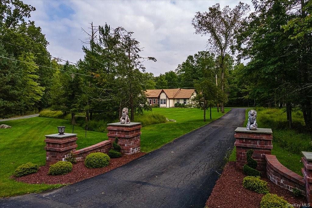 109 Sandburg Place, Pine Bush, NY 12566 Zillow