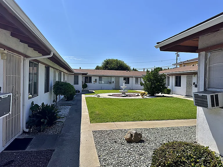 407 Violet Ave #E — Photo 4