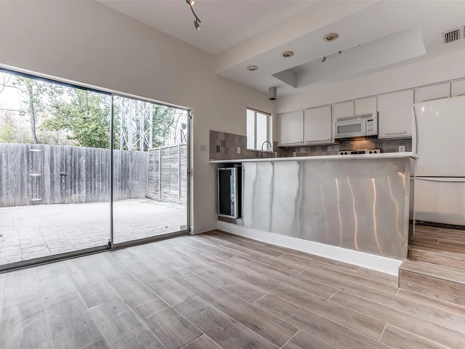2 bed, 2.5 bath, 1652 sqft, $3,950 — Photo 4