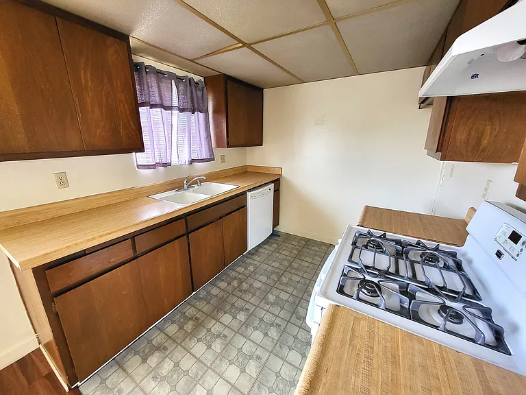 10669 Walnut St — Photo 9