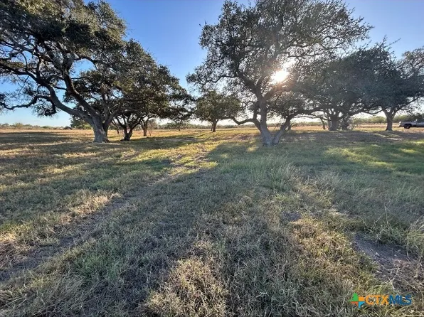 1709 Fm 318 E, Yoakum, TX 77995