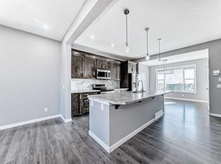 392 W Auburn Crest Way SE, Calgary, AB T3M 1P9