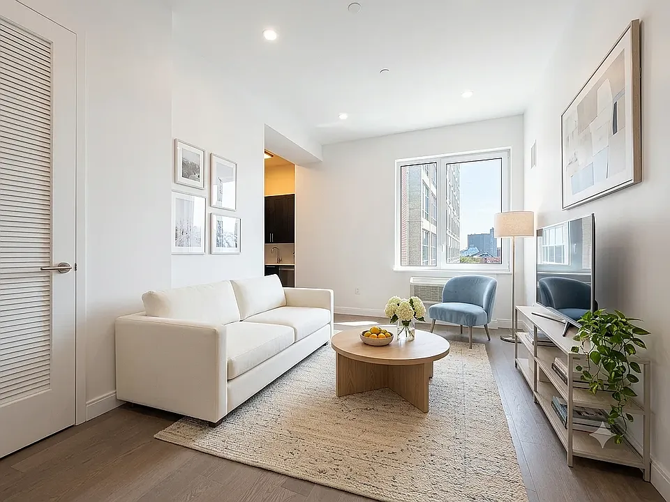 152-11 89th Ave #702