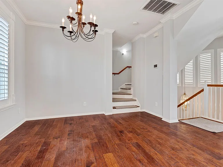 1508 Crocker St — Photo 6
