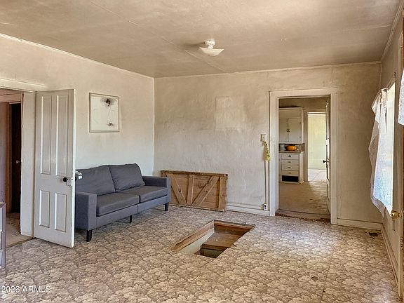 4th image of 217 W PINAL Street