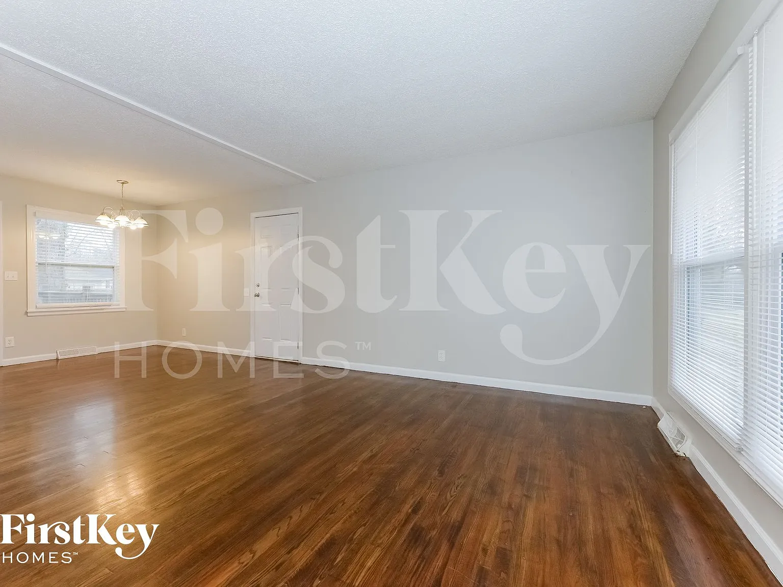 3 bed, 1.5 bath, 888 sqft, $1,470 — Photo 3