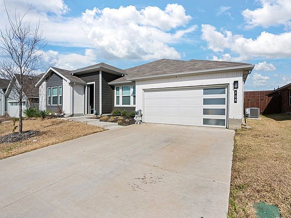 2nd image of 708 Golden Gate Park Rd