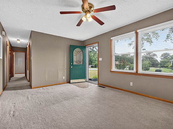 3rd image of 1201 Earl Ave
