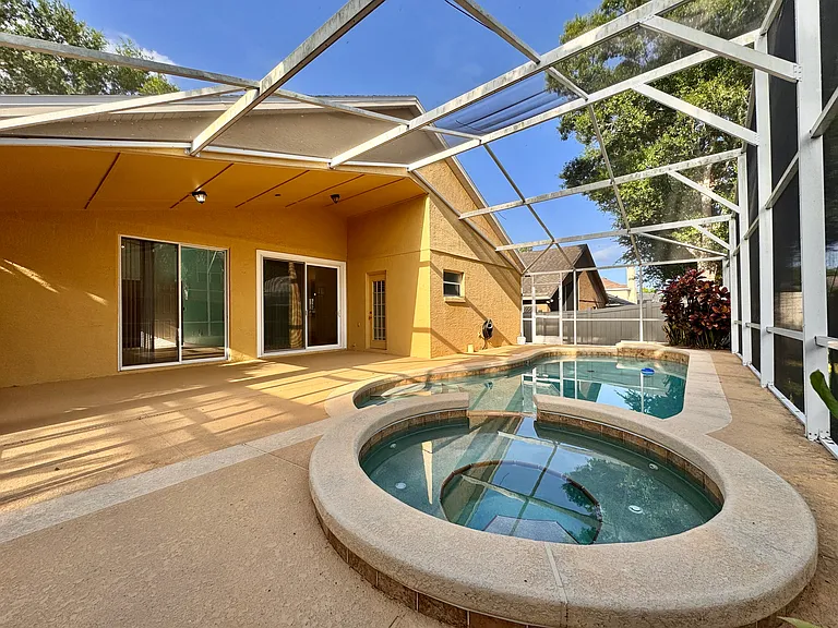 641 Samantha Ln — Photo 32