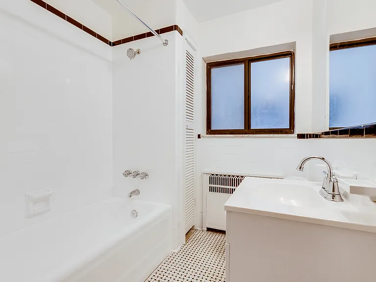 2915 Belrose Ave #203 — Photo 25