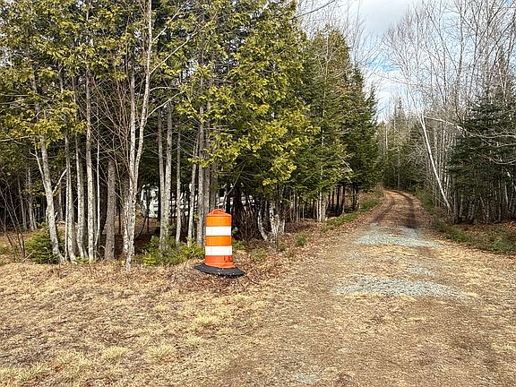 3rd image of 65 Old Steamboat Road