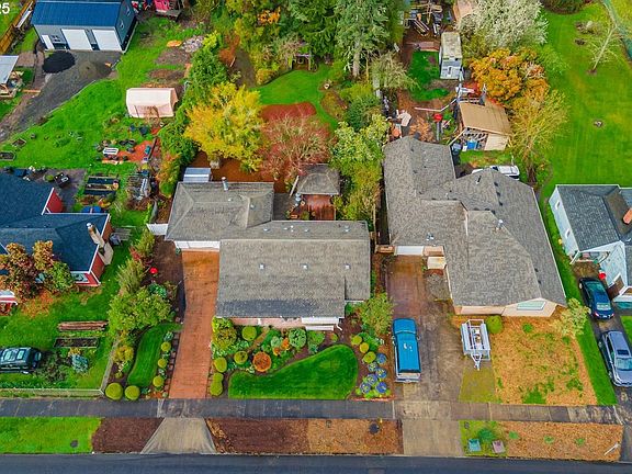 2nd image of 461 NE 5th Ave