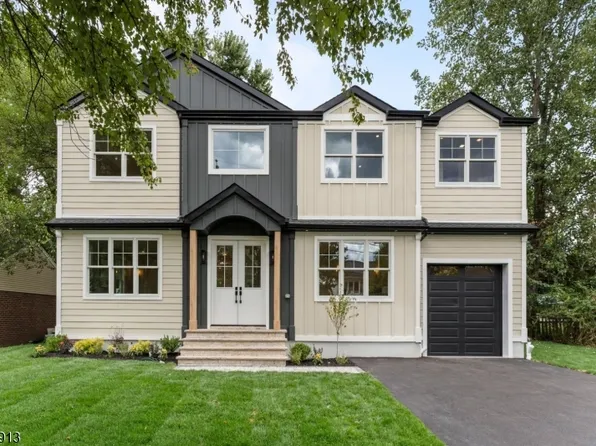 421 Ryeside Ave, New Milford Boro, NJ 07646