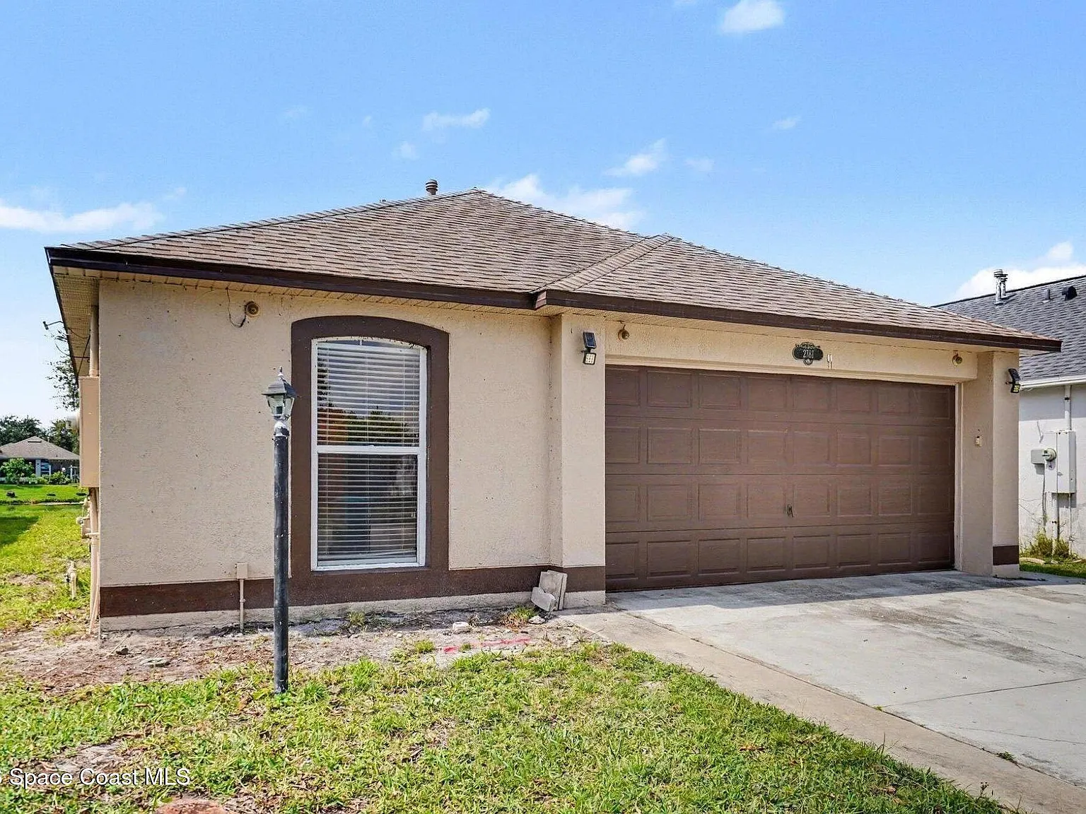3 bed, 2.0 bath, 1292 sqft, $2,000 — Photo 2