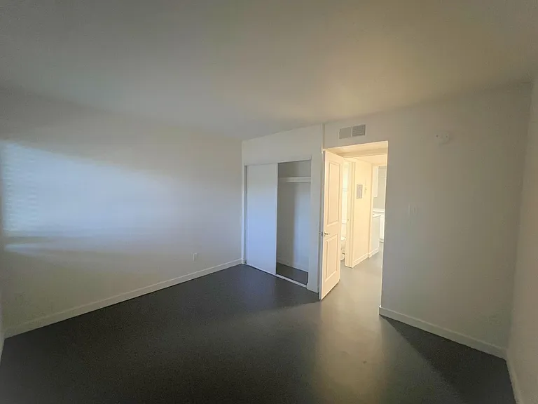 The Loreto Apartments — Photo 34